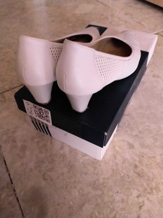 Продам новые белые туфли, Caprice Ralf Ringer