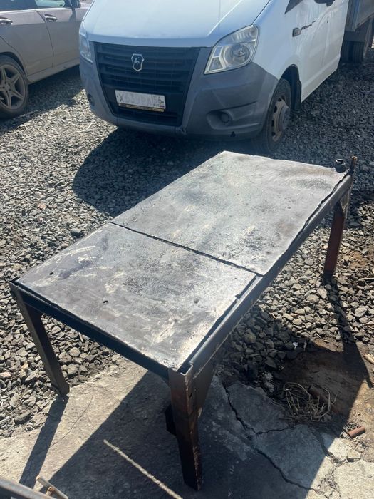 Железный стол для гоража