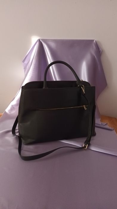 Черна дамска чанта от изкуствена кожа