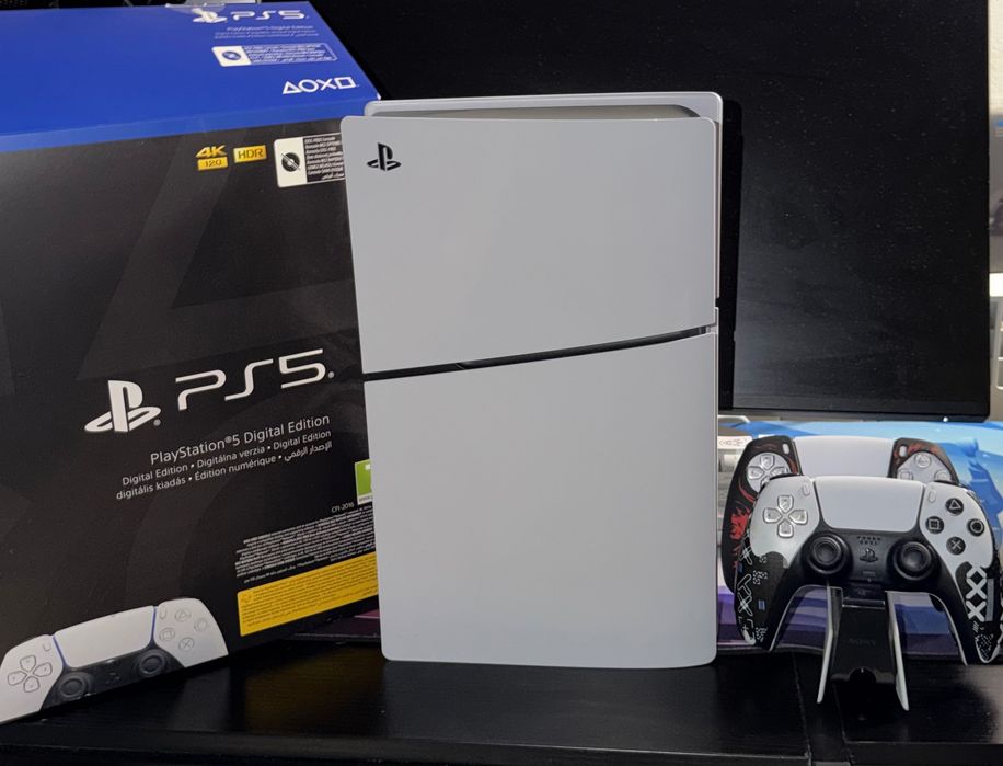 Vând PS5 aproape nou - GARANȚIE ACTIVA LA ALTEX ÎNCĂ 3 ani și jumătate