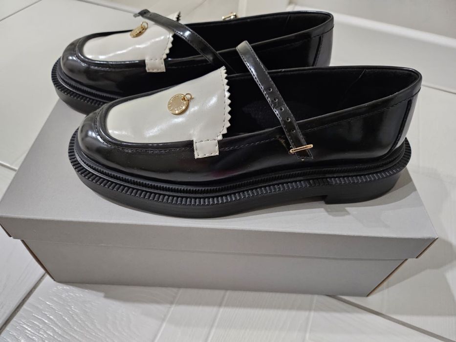 Продаются туфли Charles & Keith