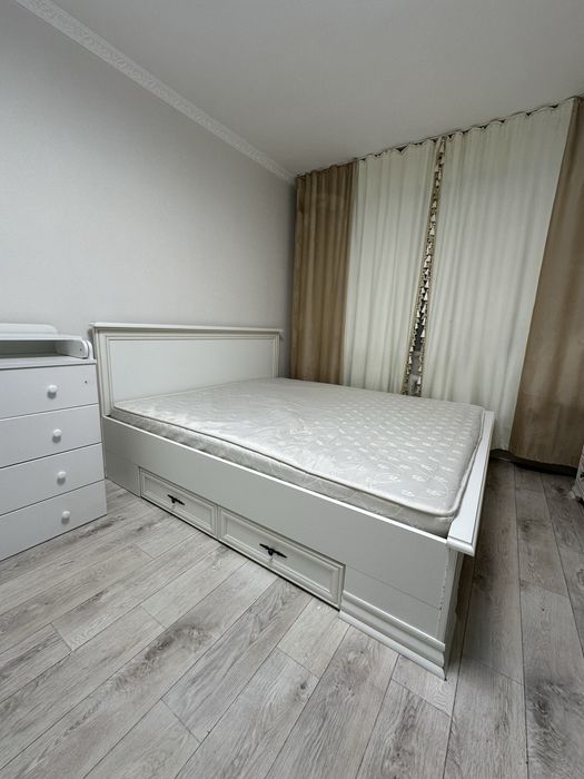 Продается спальный гарнитур