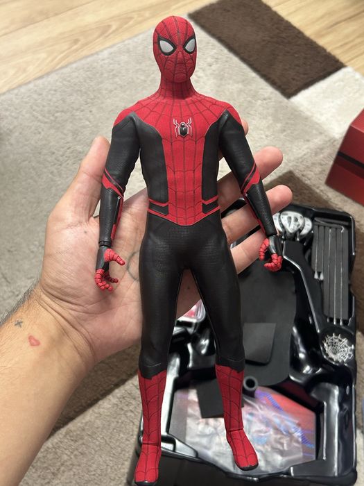 Hot toys spider-man upgraded suit far from home