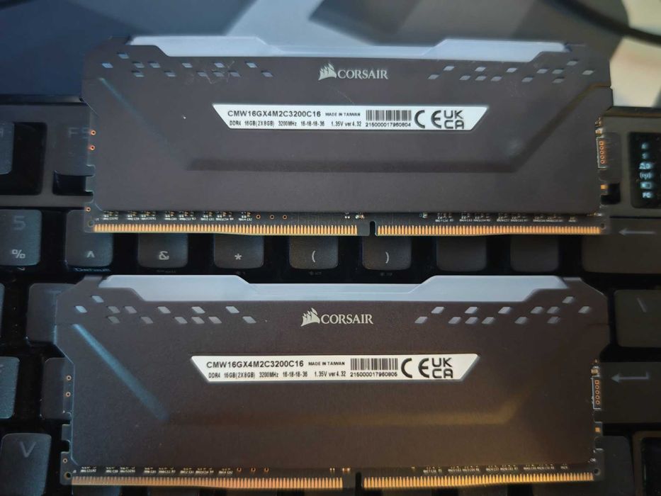 Рам памет Corsair VENGEANCE RGB PRO 16GB (2x8GB) DDR4 3200MHz