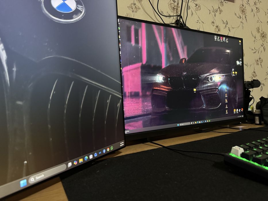Vand 2 monitoare gaming cu suport perete