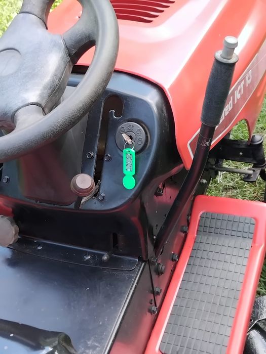 Tractoras tuns gazon/ iarba Jonsered ICT  13