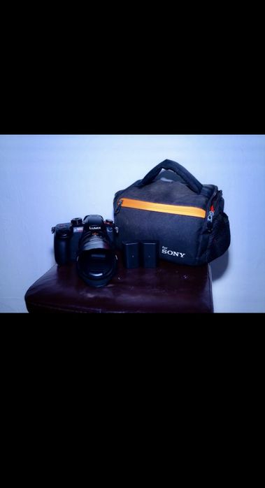 Продавам хибридна фотокамера Panasonuc Lumix GH5S