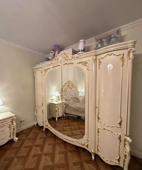 Продаю спальный гарнитур