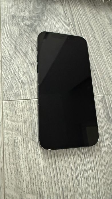 Телефон İPhone 12