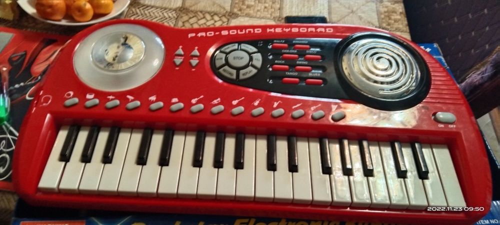 Электронный синтезатор PLAYGO