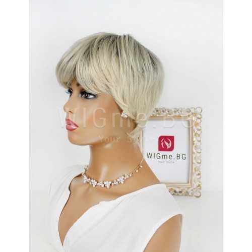 Къса руса перука с черни корени и бретон Меган