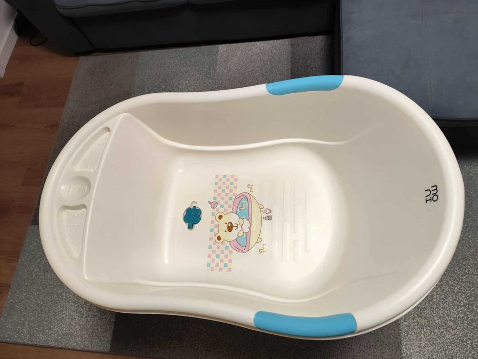 Детска вана със стойка