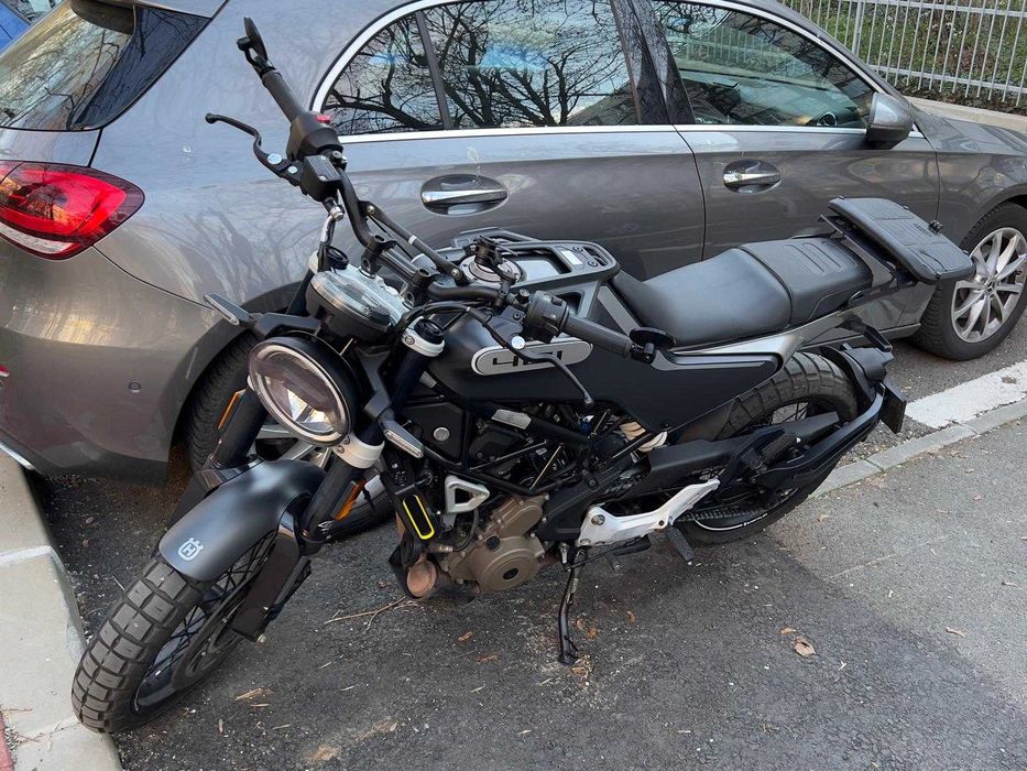 Motocicleta Husqvarna Svartpilen 401 2021 11500km