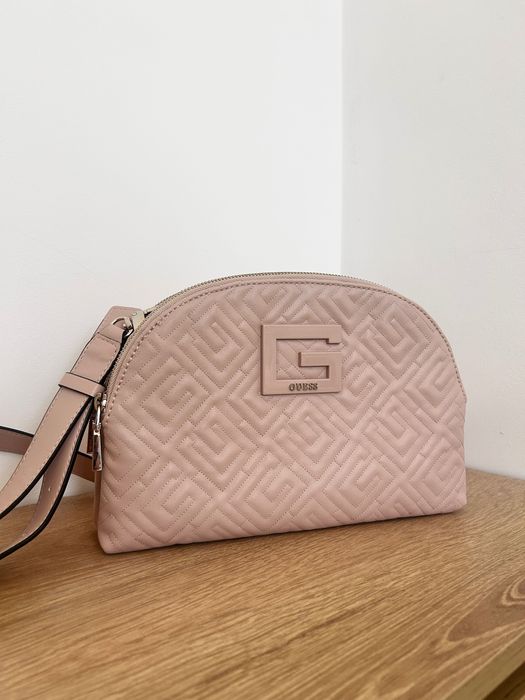 Розова дамска чанта Guess