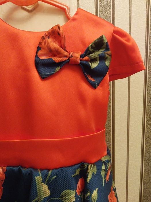 Платье детское,красное.