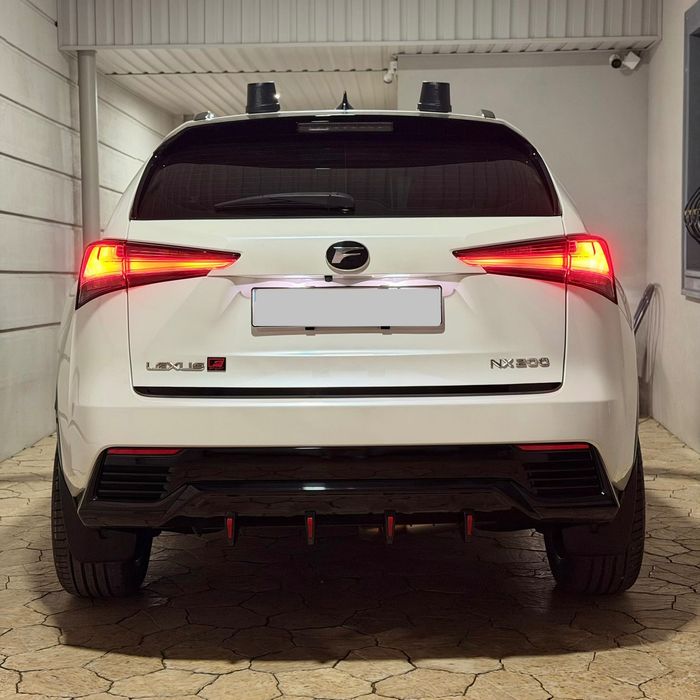 LEXUS NX200, 2018 года