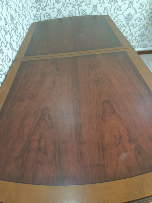 Продается гостиный стол.