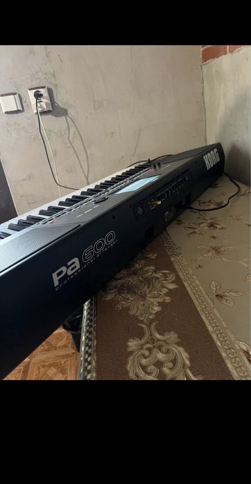 Продава се Korg pa600