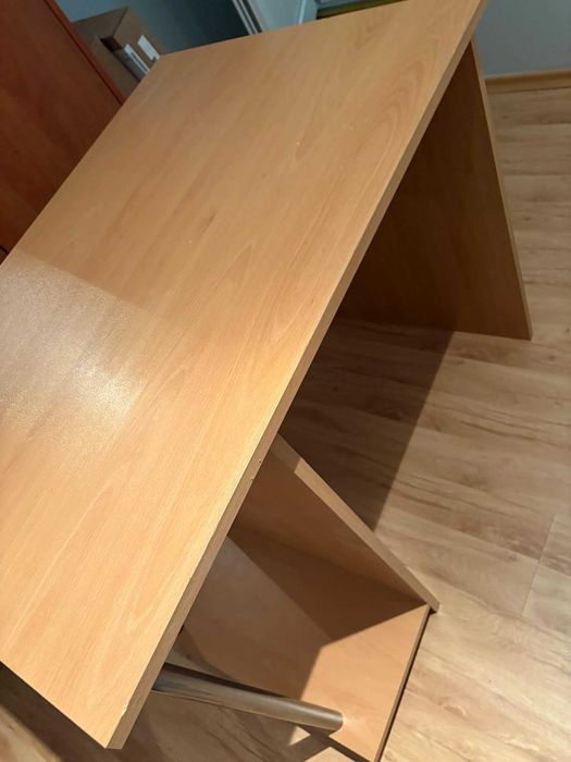 Офис маса и декоративна масичка