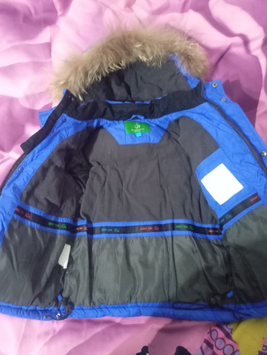 Продаётся куртка, очень тёплая. Почти новая, одевали один сезон.