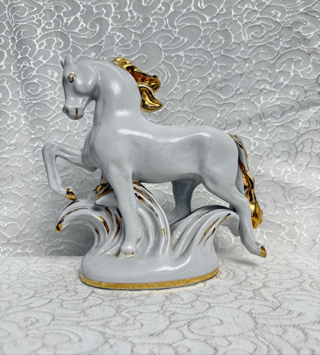 Конь-огонь лфз белый