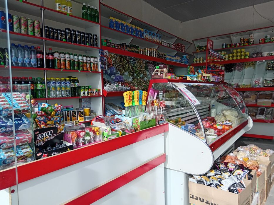 Do'kon uchun tayyor polkalar sotiladi