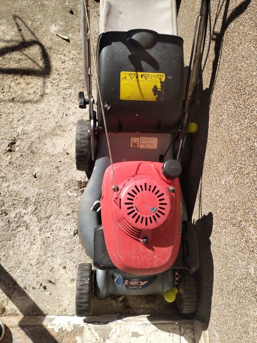 Mașini de tuns gazon