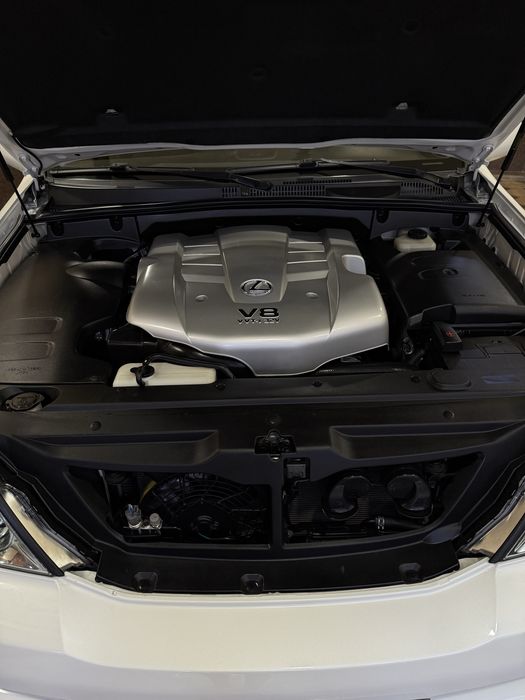 Lexus - GX 470.  V8
