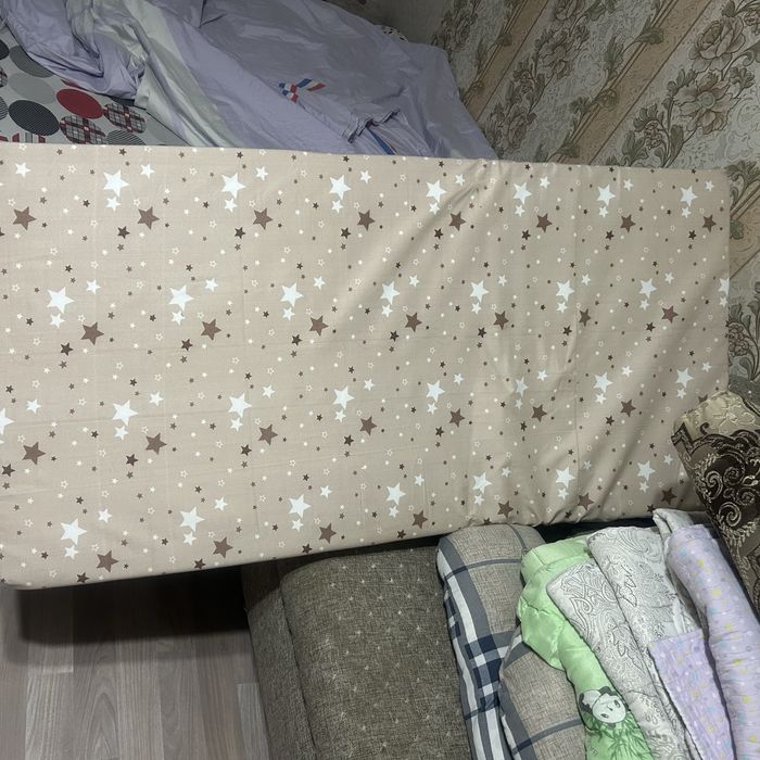Продам матрасик на кроватку
