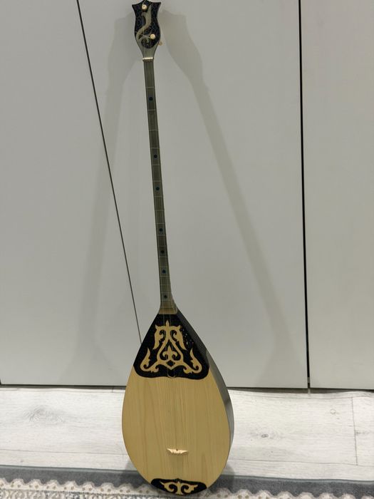 Домбра в хорошем состоянии