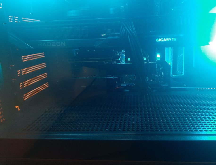 Компютър RX9060 XT gaming OC 16gb , 32GB ram