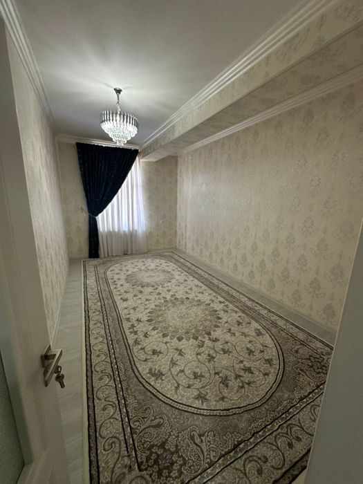 2 etaj 5 xonali uy sotiladi