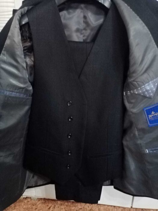 Классический брючный костюм.