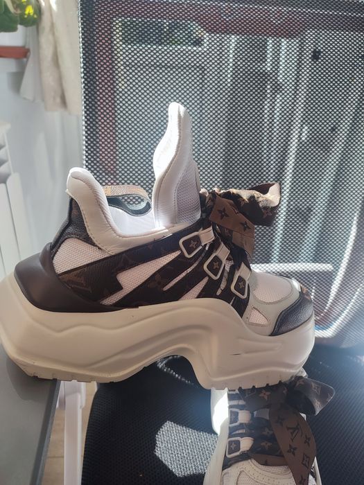 Adidași Louis Vuitton m 38