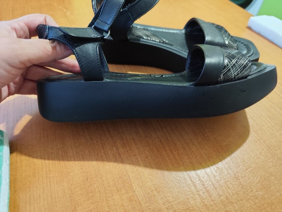 Дамски сандали от естествена кожа