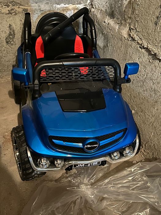 Машинка на пульте управления