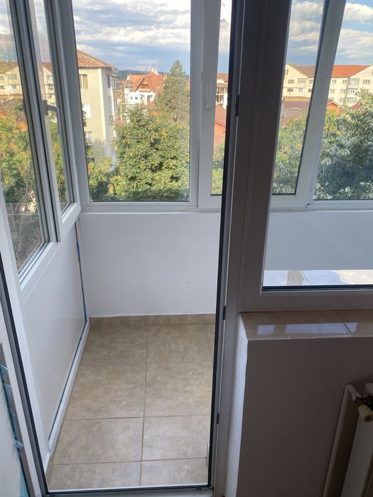 Vand apartament 2 camere Targu -Jiu
