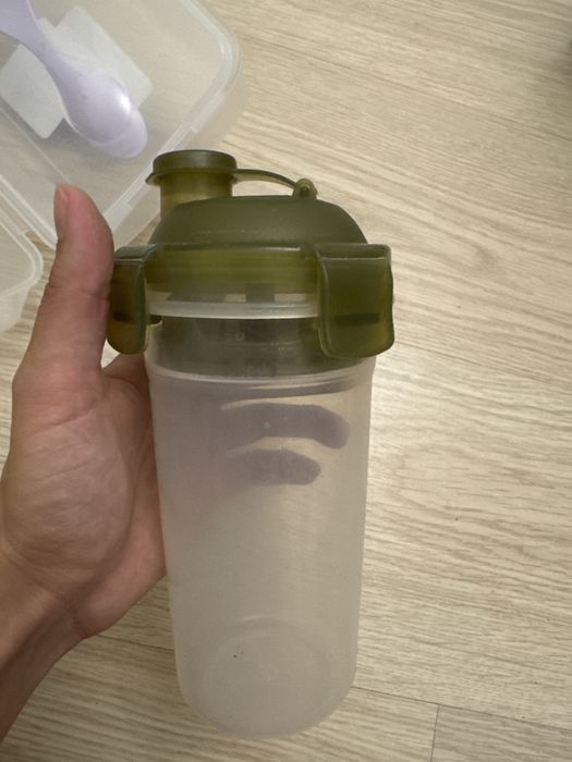 Ланчбокс и крушка для сока