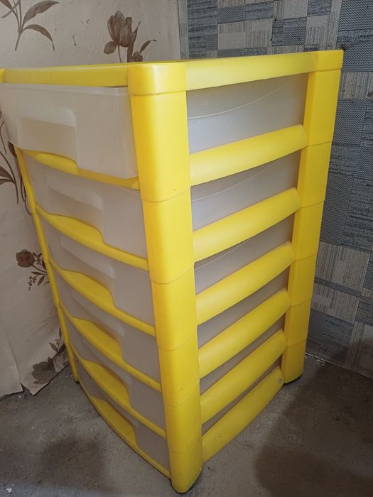 Продам тип комода и стульчик