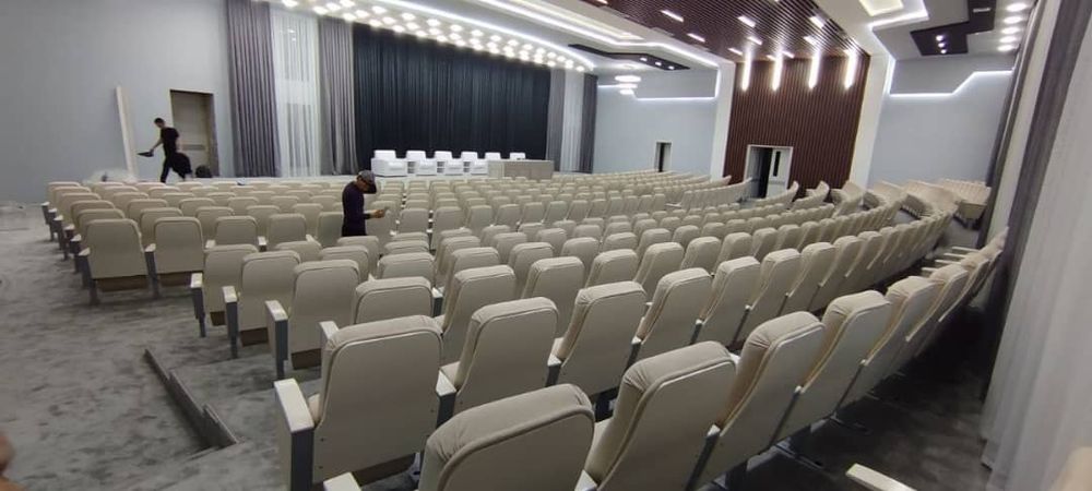 Театральные кресла