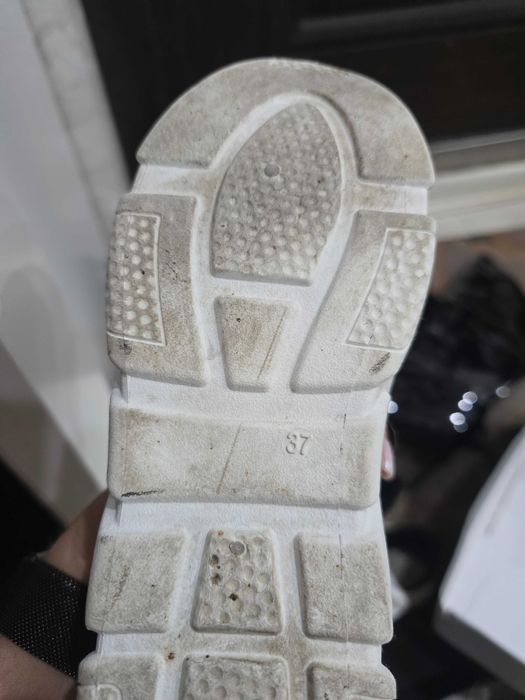 Отдам женскую подрастковую обувь