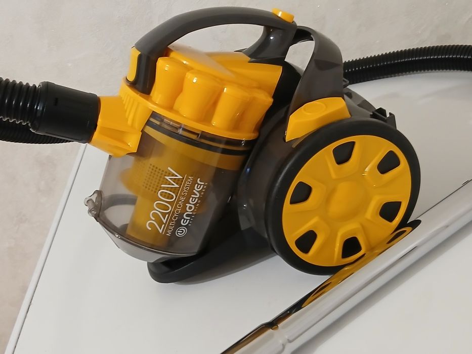 Продаю мощный пылесос