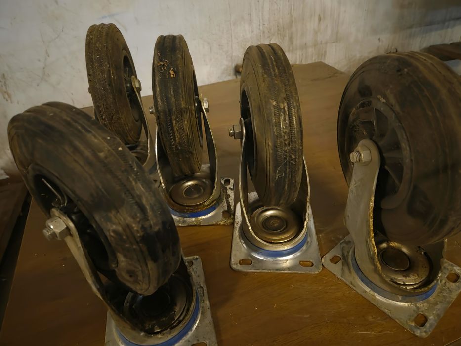 Калёса для мусорного бака