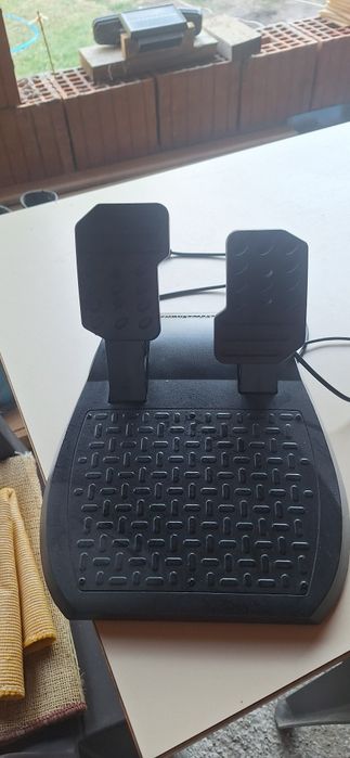 Volan gaming thrustmaster compatibil cu cu ps4/ps5/pc (nu fac schimburi)