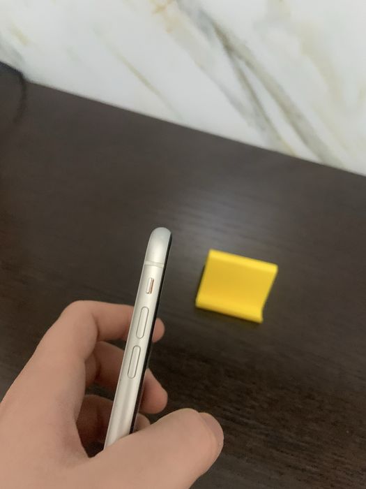 Продам iphone XR идеал белый