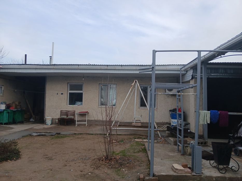 Дом продаётся  всеми удобствами