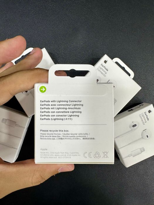 наушники Apple EarPods Lightning