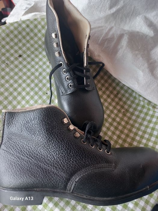 Bocanci din piele groasă