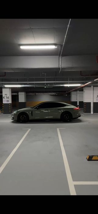 Porsche Panamera 4
