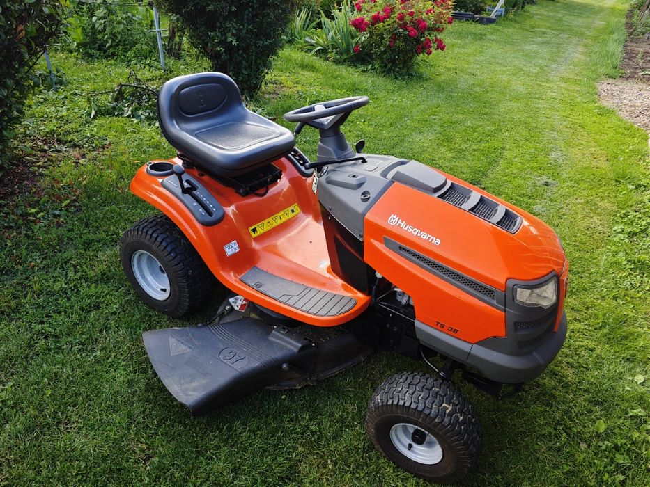 Tractoras de tuns gazon -iarba Husqvarna TS 38